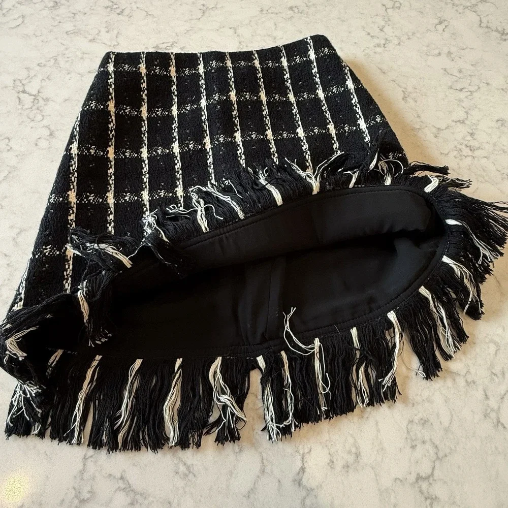 Tory Burch Skirt Size 0 • Black White Plaid Textured Tweed Fringe Hem • Side Zip
